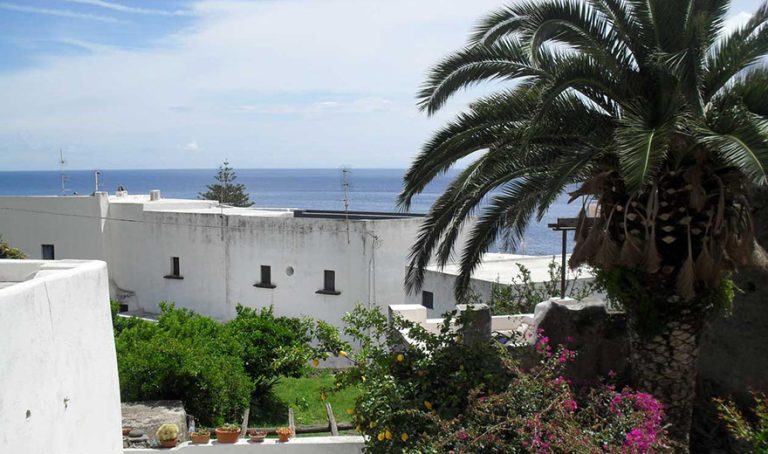 Eolie houses