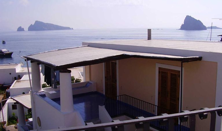 Eolie houses