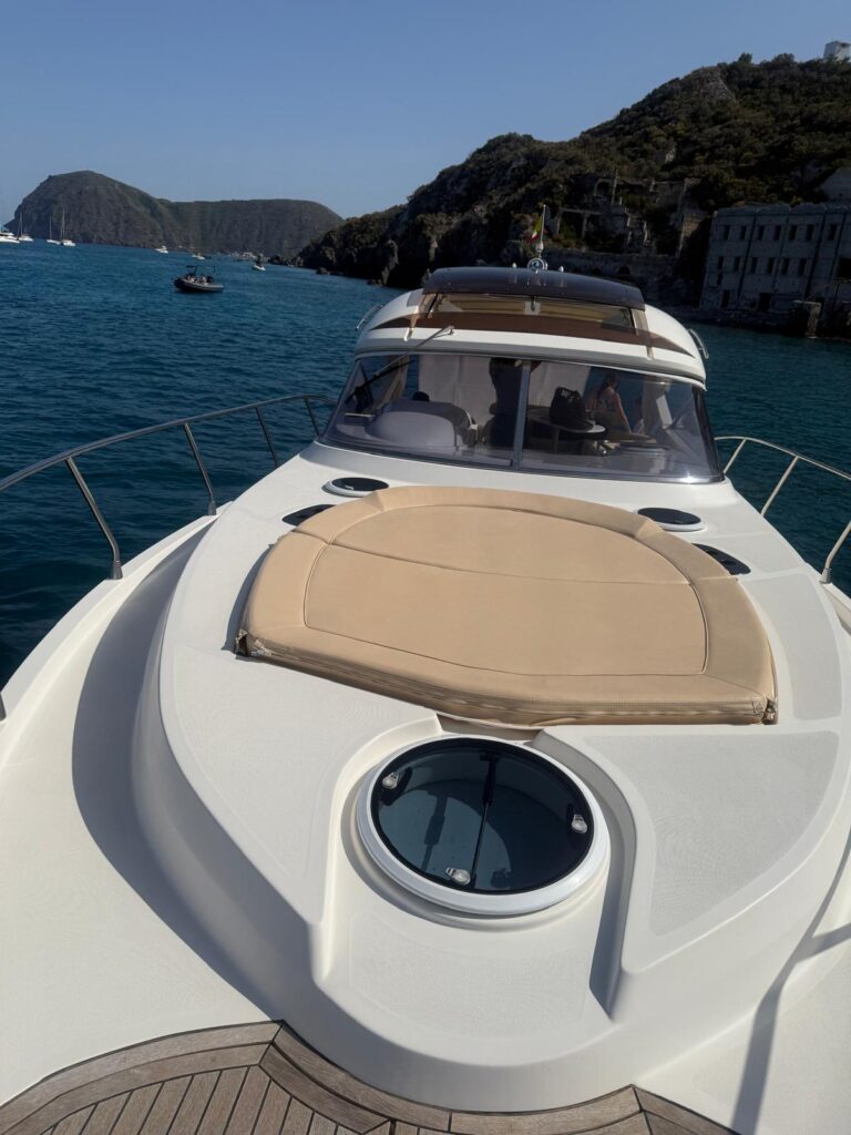 Escursione in barca alle Eolie